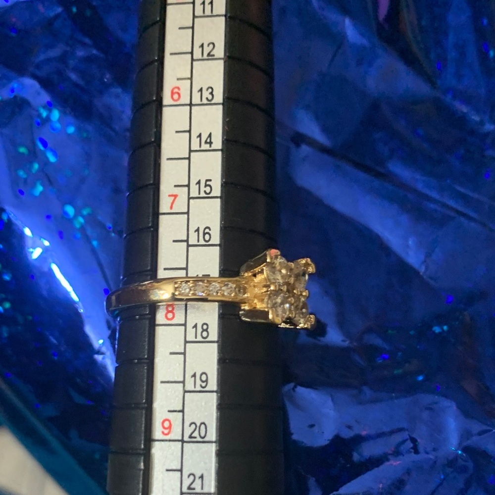 New beautiful 14-KT Gold Floral Cluster Diamond Engagement Women a Ring ( 7-1/2) - Picture 9 of 16